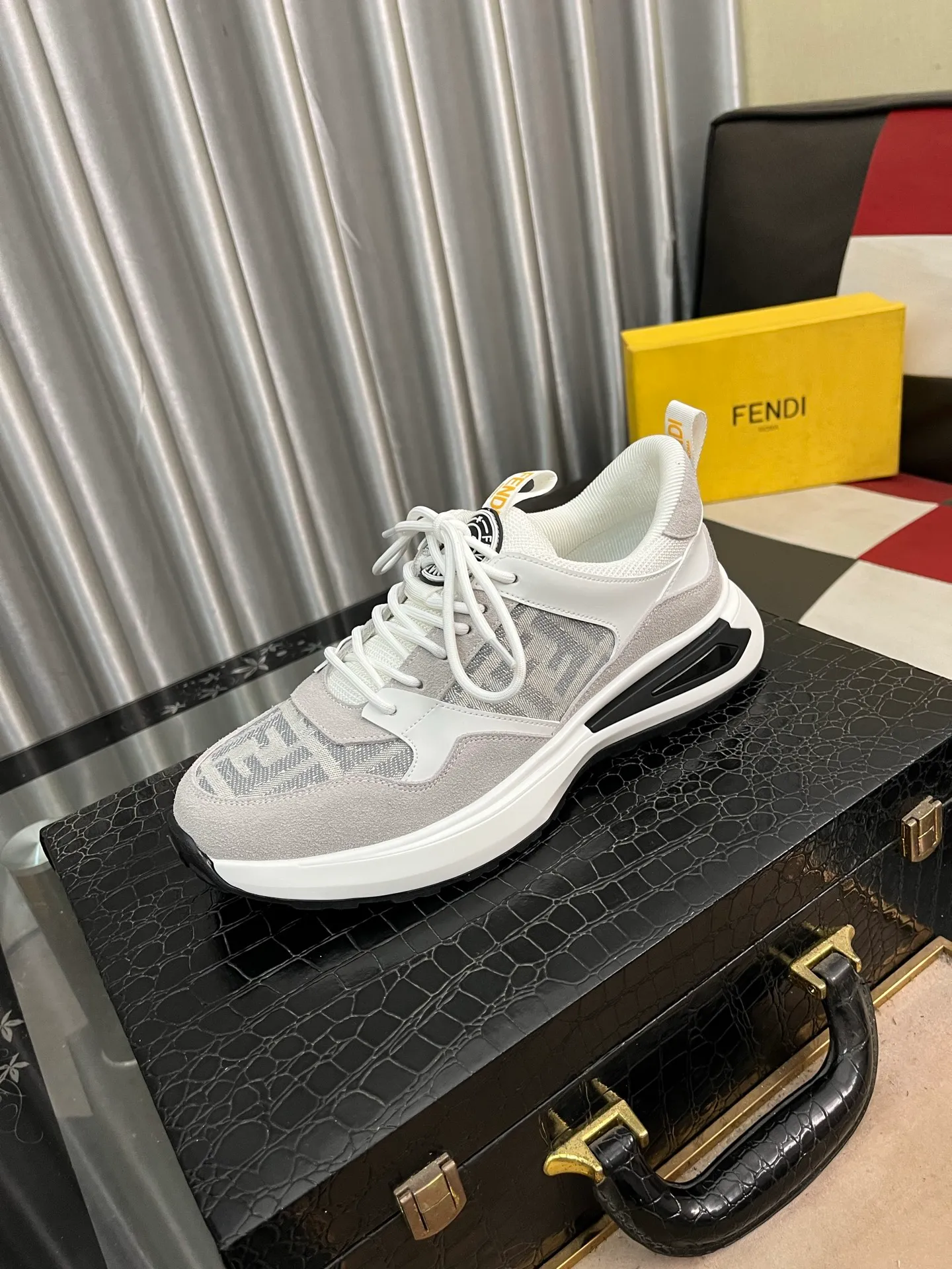 Men's shoes 💰458⌚️⌚️FENDI "FENDI" Regular size: 38-44 (casual shoes) Product materials: Selected cowhide upper, soft sheepskin lining; original outsole. 6️⃣colors available